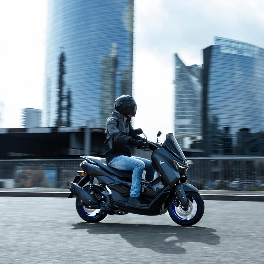 NMAX 125 na cidade
